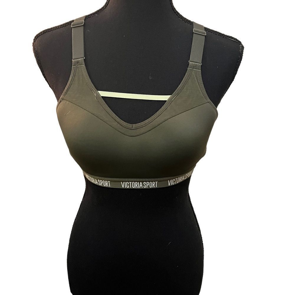 Victoria’s Secret Incredibly Lightweight Sports Bra 32C